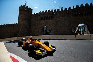 F2 Baku: Aitken klopt De Vries in chaotische hoofdrace