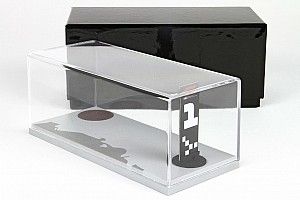 «Табличку Феттеля» из Монреаля сделали в масштабе 1/43
