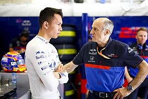 «Он ушел туда насовсем». Тост о перспективах Элбона в Red Bull