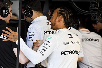 Bottas nagy fölénnyel nyerte az FP2-t, Hamilton büntetést kaphat