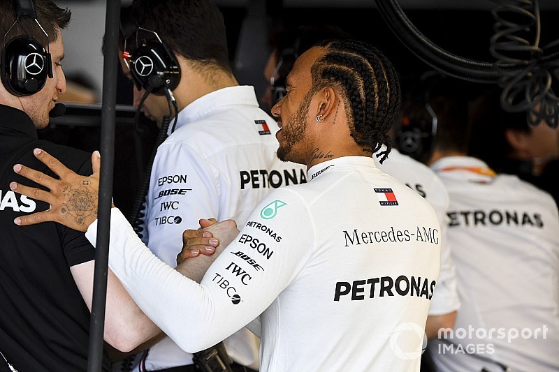 Bottas nagy fölénnyel nyerte az FP2-t, Hamilton büntetést kaphat