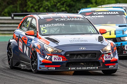 Slovakia Ring, Libere 1: Michelisz precede l'Alfa Romeo di Ma Qing Hua