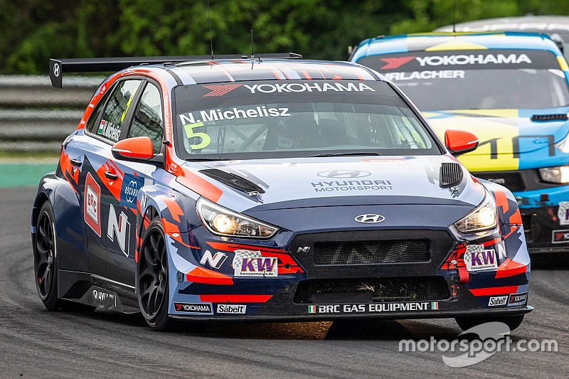 Slovakia Ring, Libere 1: Michelisz precede l'Alfa Romeo di Ma Qing Hua