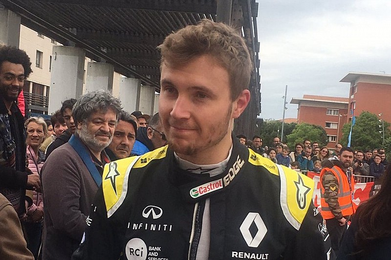 Сироткин принял участие в демо-заездах Renault