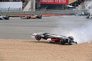 F1 - Zhou: halo me salvou no acidente da largada do GP da Grã-Bretanha