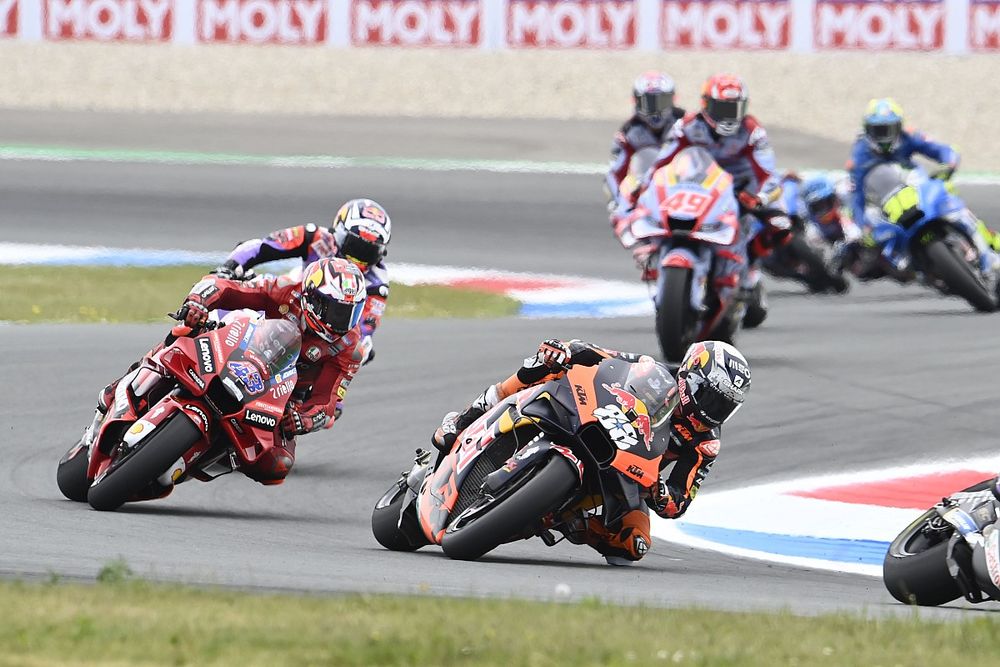 Oliveira verklaart aanrijding met Mir voor start TT van Assen