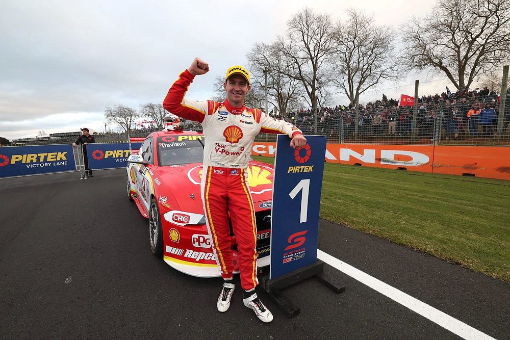 Supercars Pukekohe: Davison wins despite late caution