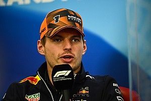 F1-update: Verstappen wil titel in Japan voor Honda, Hamilton fel over Red Bull