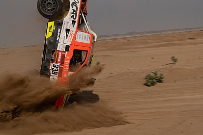 98 éves korában elhunyt a Dakar rali alapítójának apja, és megvan az első súlyos baleset (képek)