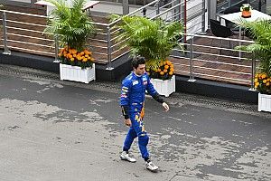 Sainz van a pole-ban Vettel helyére a Ferrarinál, de még nem írt alá