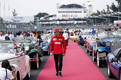 Leclerc szerint talán rá kellett volna szólnia a Ferrarira