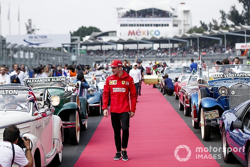 Leclerc szerint talán rá kellett volna szólnia a Ferrarira
