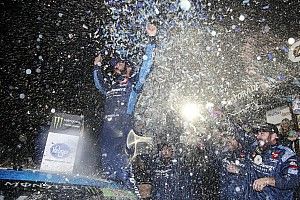 Truex vence em Martinsville e garante vaga na final; Hamlin e Logano brigam no fim
