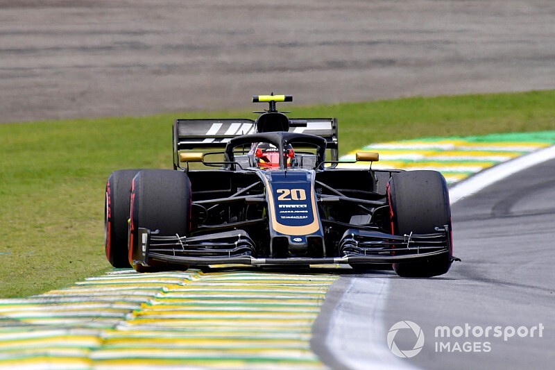 Magnussen keserű, Ricciardo elnézést kért