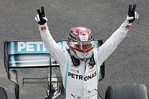 Hamilton-pole Abu Dhabiban, Mercedes 1-2!