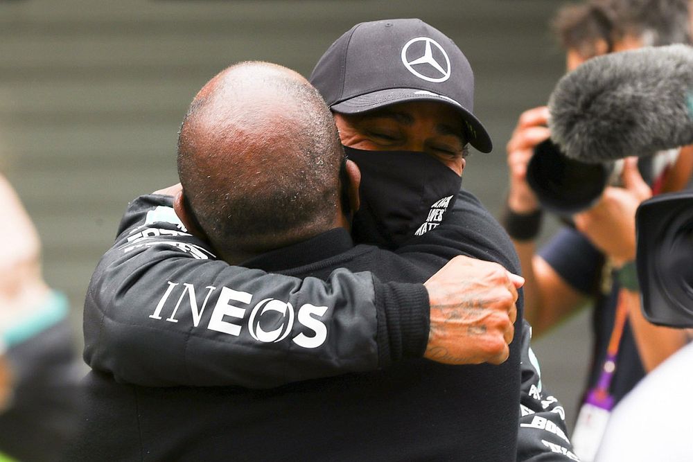 Hamilton édesapja: Max és Lewis nem utálják egymást