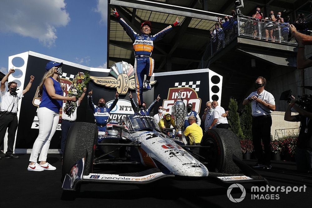 Winner Takuma Sato, Rahal Letterman Lanigan Racing Honda