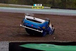 VÍDEO: Piloto da Stock Light capota em Interlagos