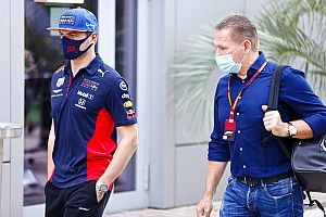 Verstappen nem érti, Hamiltonnak miért fordulna meg a fejében otthagyni a Mercedest