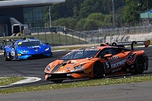 A Silverstone vittoria in volata di Altoè e Zampieri in Gara 2