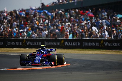 Gasly penalizzato di 5 secondi per il contatto con Perez: la Toro Rosso perde un punto