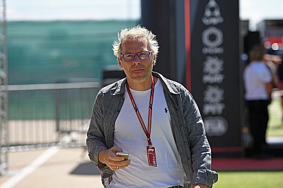 Villeneuve ataca volta de Kubica à F1: “alguém com deficiência” não deve correr
