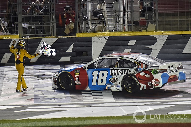 Kyle Busch stellt in Charlotte Rekord für "rund 100 Tage" auf