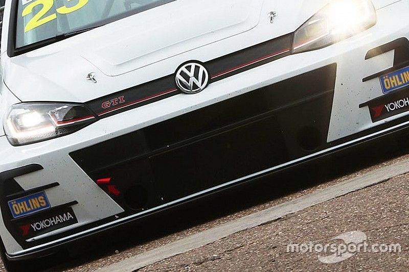 UK: debutto per Tim Docker alla Maximum Motorsport con la sua Volkswagen