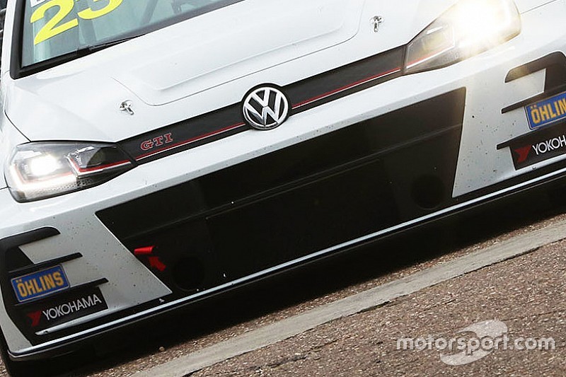 UK: debutto per Tim Docker alla Maximum Motorsport con la sua Volkswagen