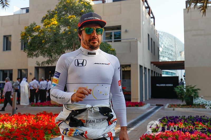 Montoya: "Alonso kan de Triple Crown behalen"