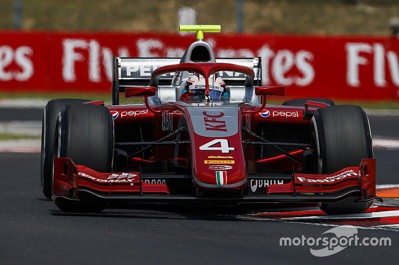 De Vries vence a Norris en una carrera con lluvia