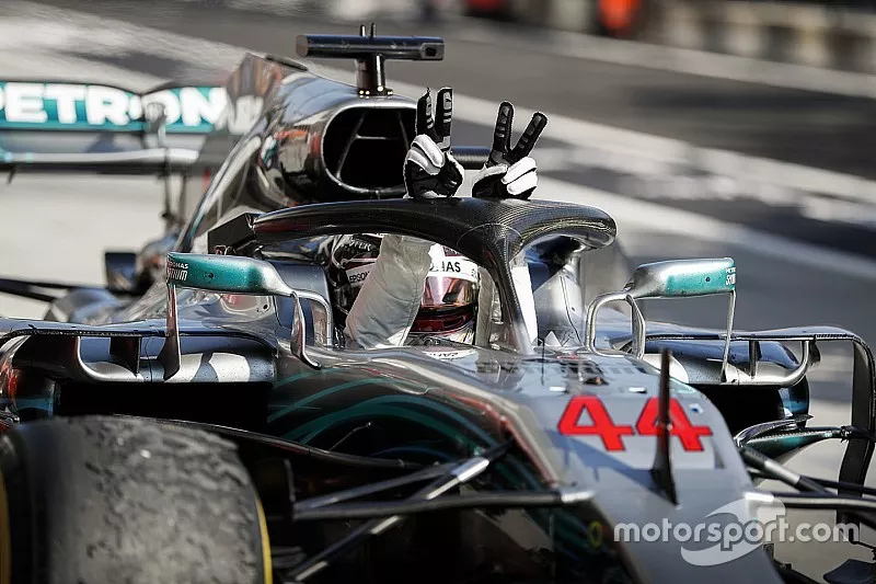 Le vainqueur Lewis Hamilton, Mercedes AMG F1 W09 dans le parc ferm&eacute;