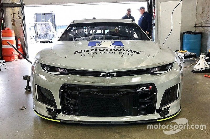 Five Cup drivers take part in Michigan tire test
