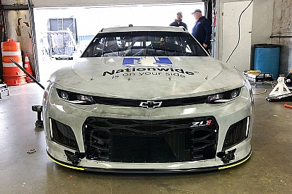 Five Cup drivers take part in Michigan tire test