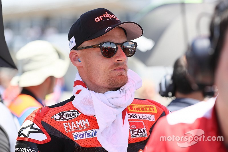 Fracture d'une clavicule pour Davies