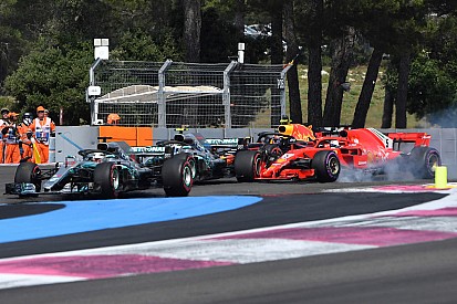 Hamilton : Comme si Vettel "n'avait plus pensé"