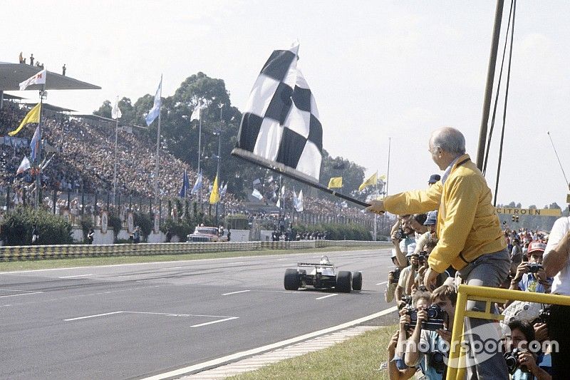 Los históricos errores al ondear la bandera a cuadros