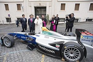 El Papa Francisco recibió a la Fórmula E en el Vaticano