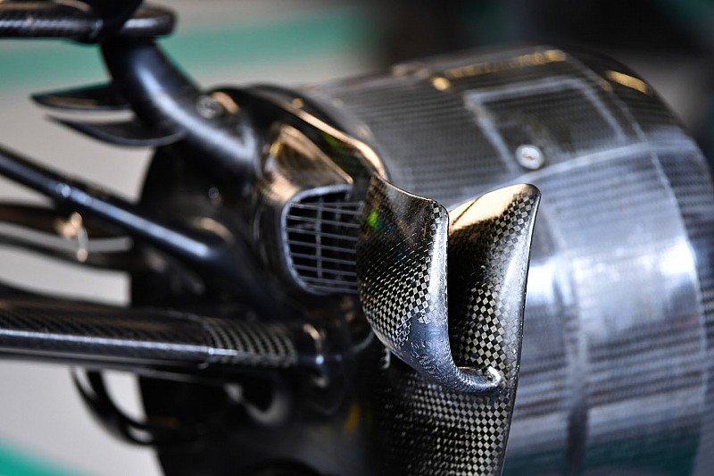Gyors, de a fékekkel kíméletesen bánik a Silverstone Circuit