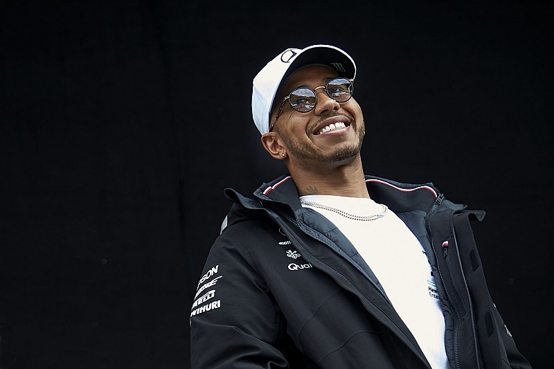 Horner tegen Wolff: "Gaan jij en Lewis op Silverstone nou eindelijk tekenen?"
