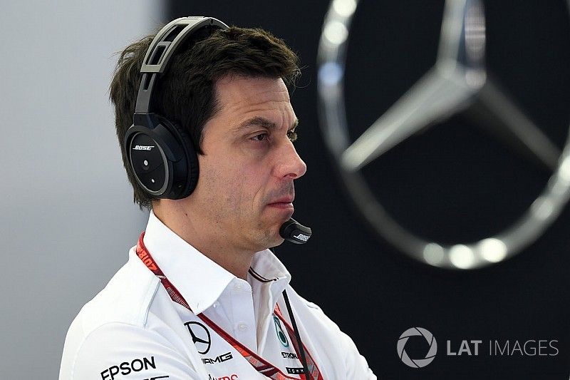Wolff verklaart matige zaterdag: "Het is een bandenprobleem, we missen grip"