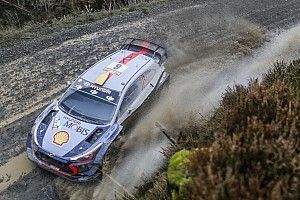 Gran Bretagna, PS20: Mikkelsen vince e supera Latvala. Ogier respira