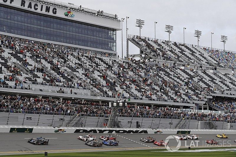Alonso gana una posición en el arranque de las 24 Horas de Daytona