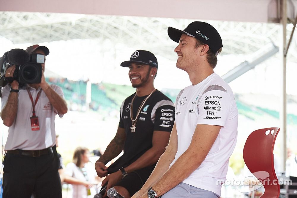 Rosberg parádés bevetődése Räikkönen mellé: világbajnok is lett (videó)