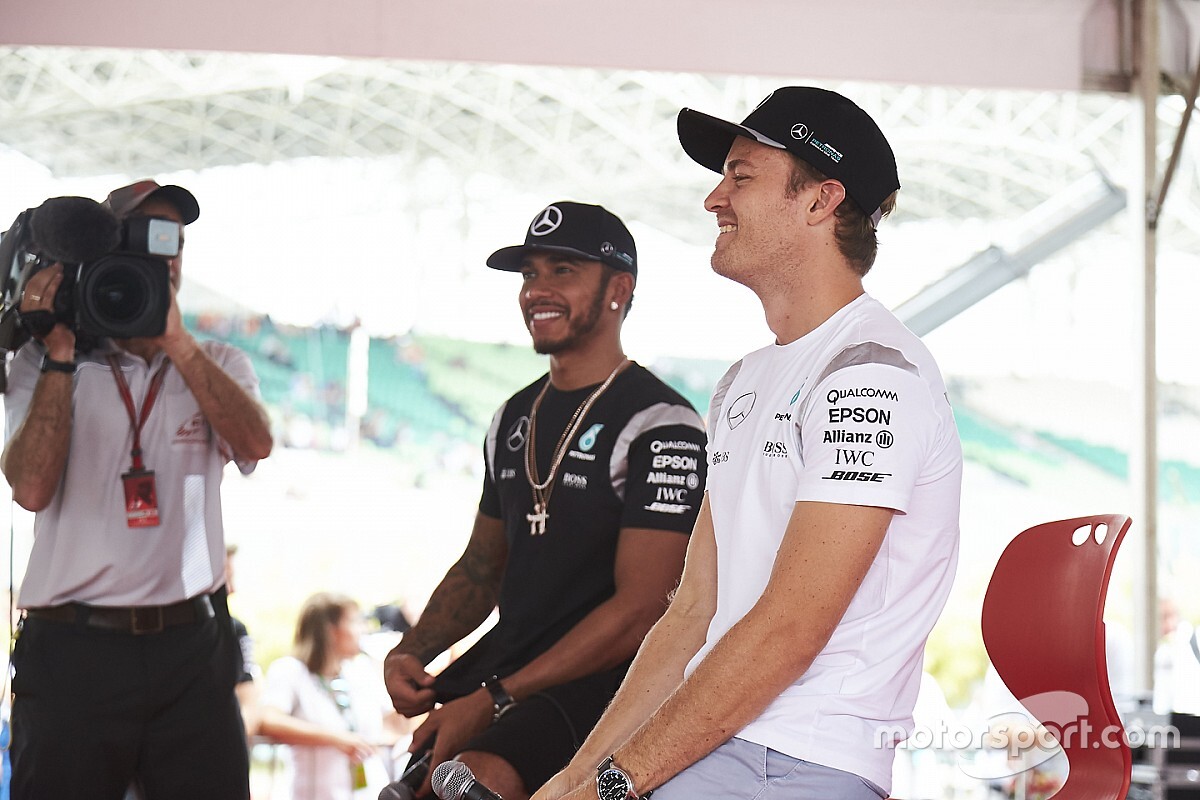 Rosberg parádés bevetődése Räikkönen mellé: világbajnok is lett (videó)