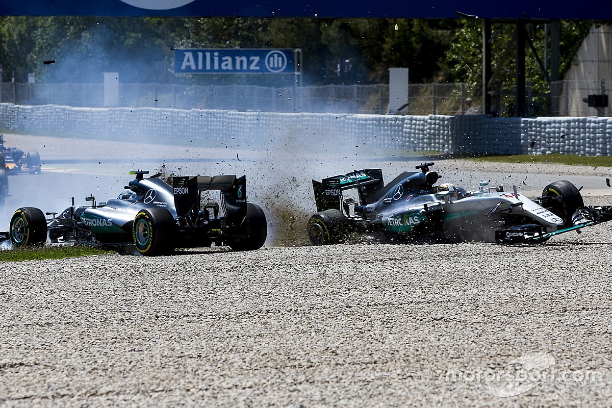Ma 4 éve, hogy Hamilton és Rosberg kiütötte egymást, Verstappen azonnal nyert