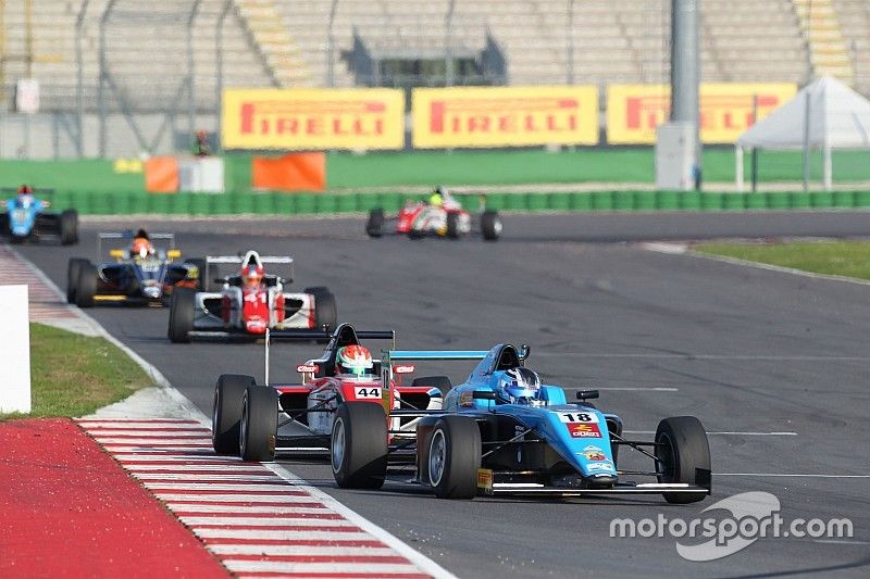Marcos Siebert fa sua Gara 3 davanti a Simone Cunati e Ye Yifei