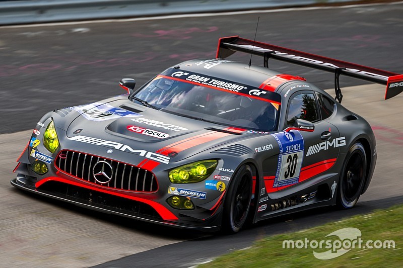 Racing into the night at Le Castellet