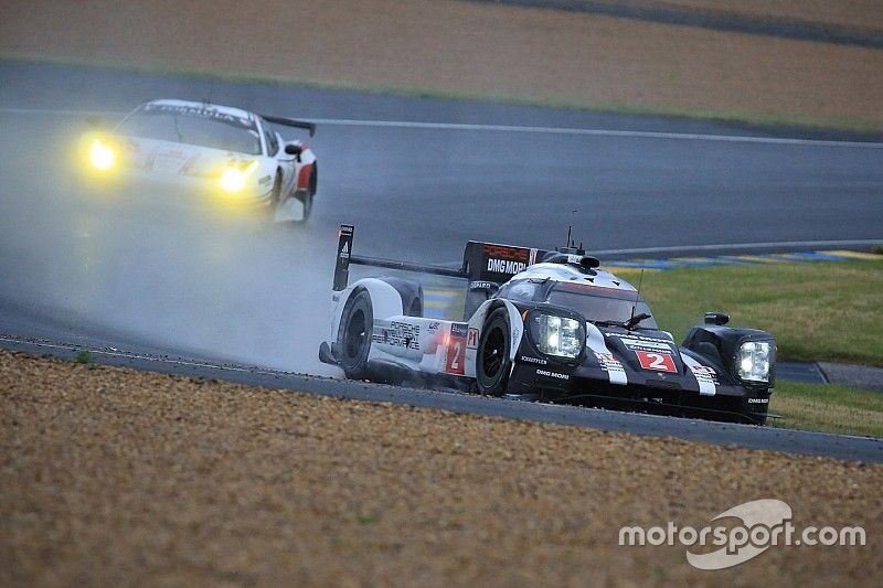 Le Mans 24 Hours: Porsche still on top after wet second qualifying