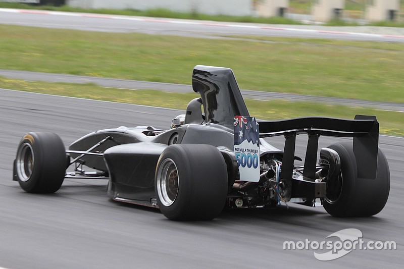 La nouvelle monoplace de Formula 5000 a pris la piste